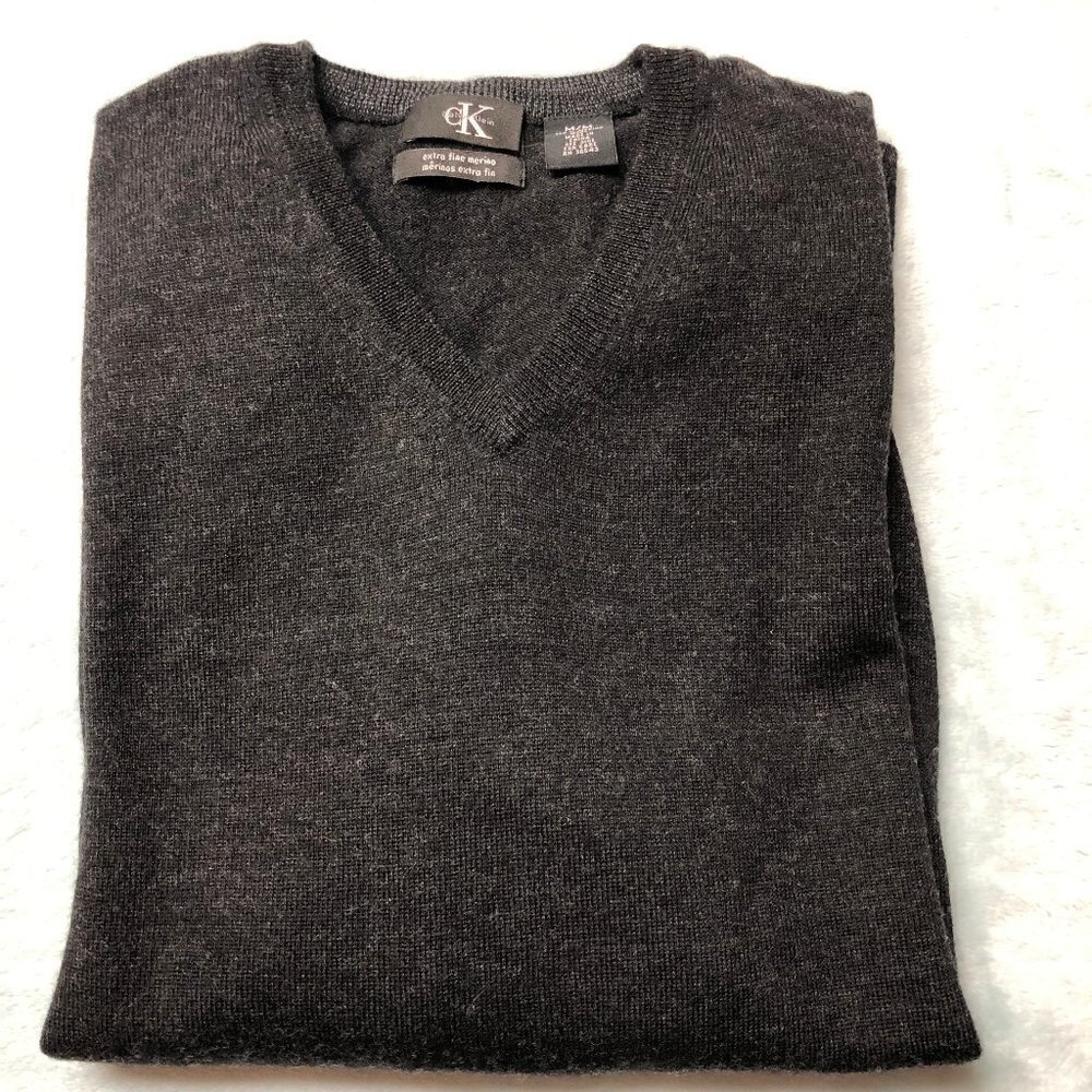 Calvin Klein 100% Extra Fine Merino Wool V-Neck Black Sweater Medium